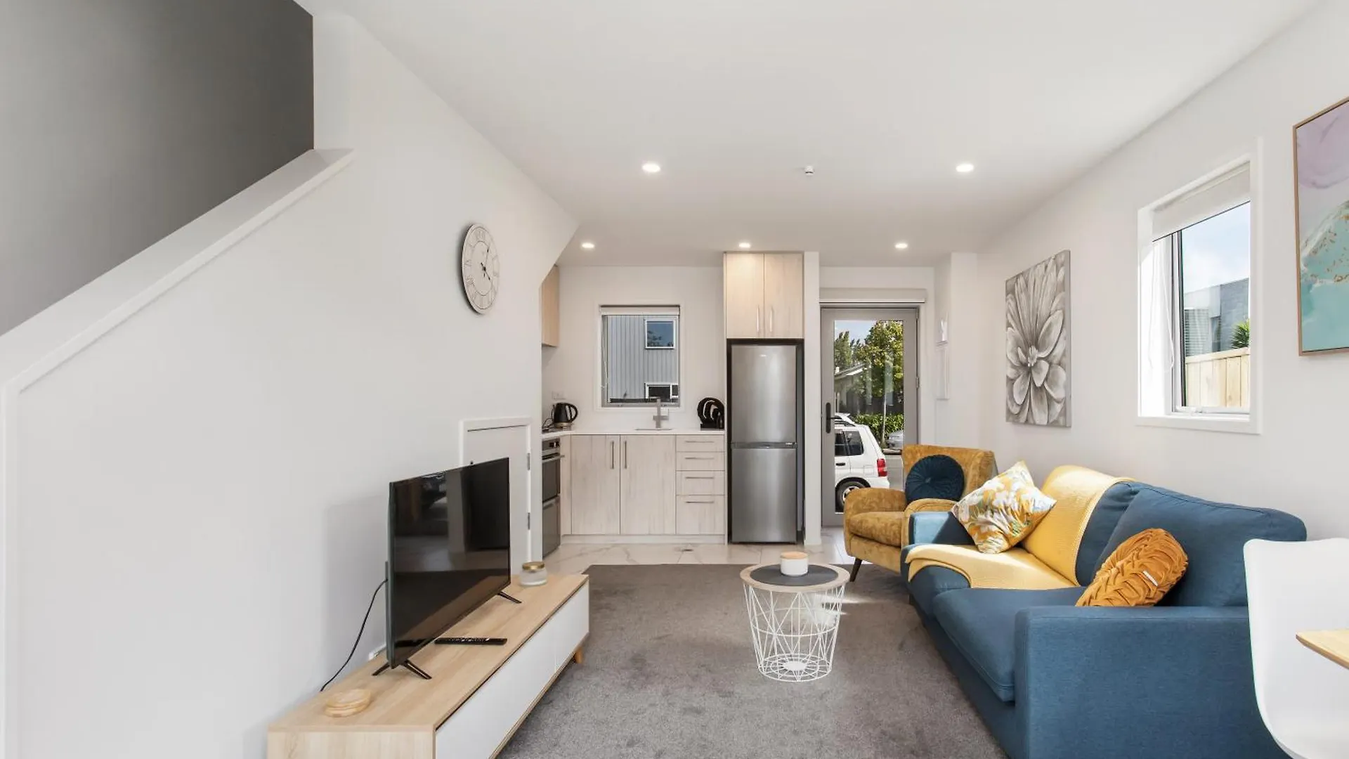Apartment Modern Central Outdoor Living Bonus Handy Cbd Christchurch New Zealand