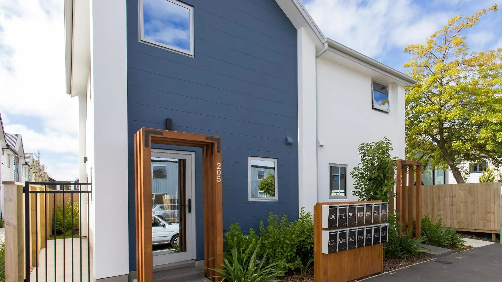 Modern Central Outdoor Living Bonus Handy Cbd Christchurch Apartment