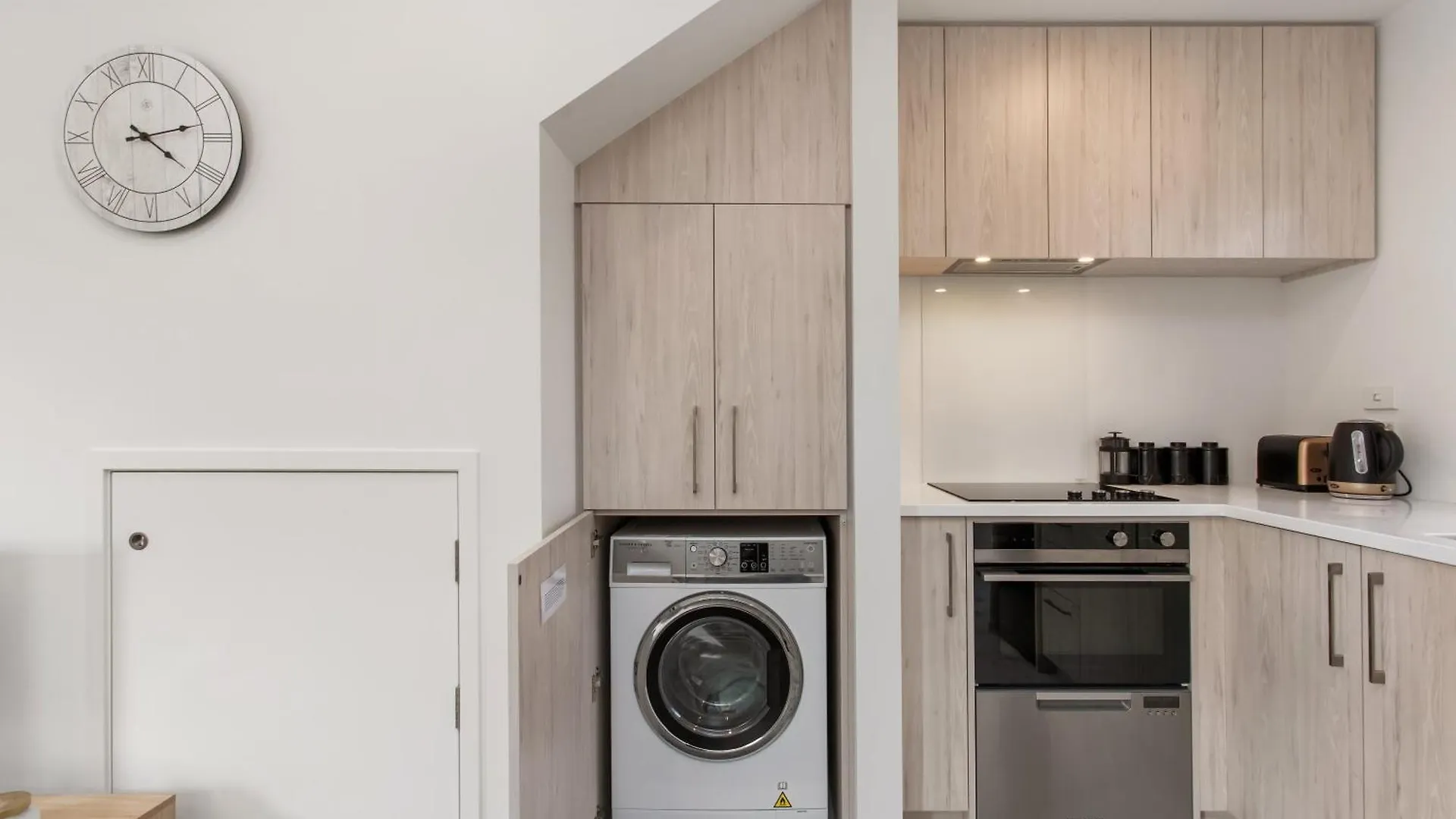 Apartment Modern Central Outdoor Living Bonus Handy Cbd Christchurch